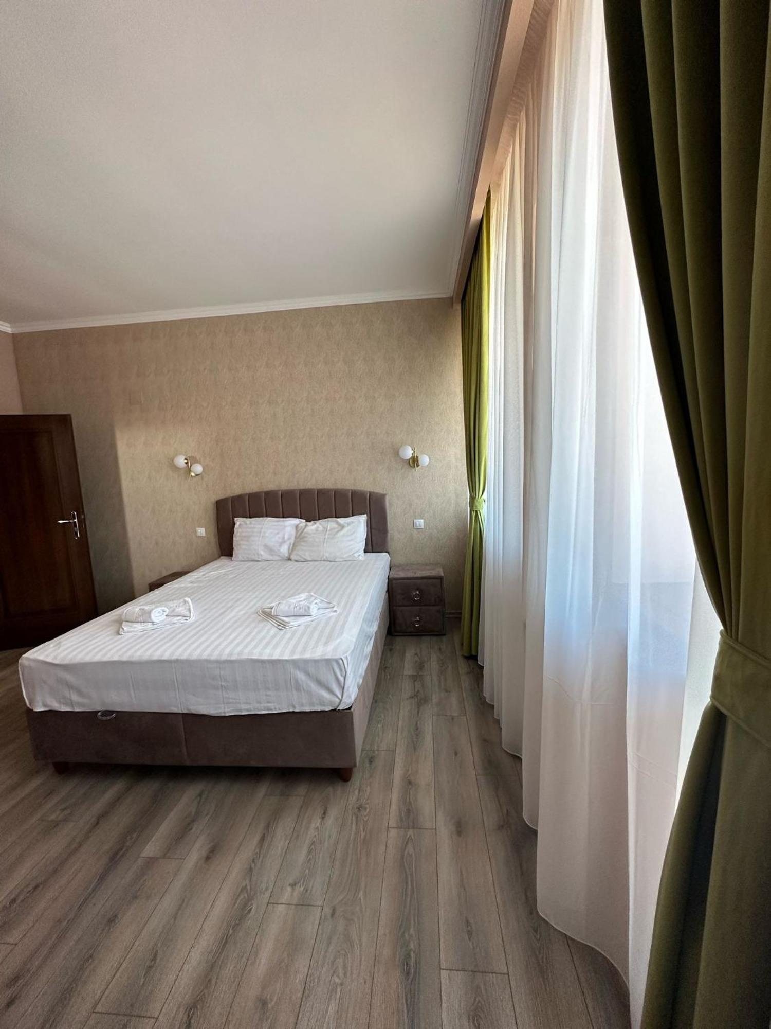 Hotel Coliseum Calafat Esterno foto